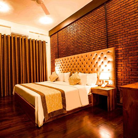 Manthra Leisure Hotel Канди Екстериор снимка