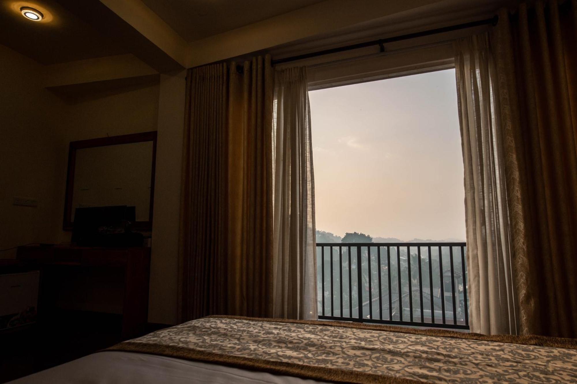Manthra Leisure Hotel Канди Екстериор снимка