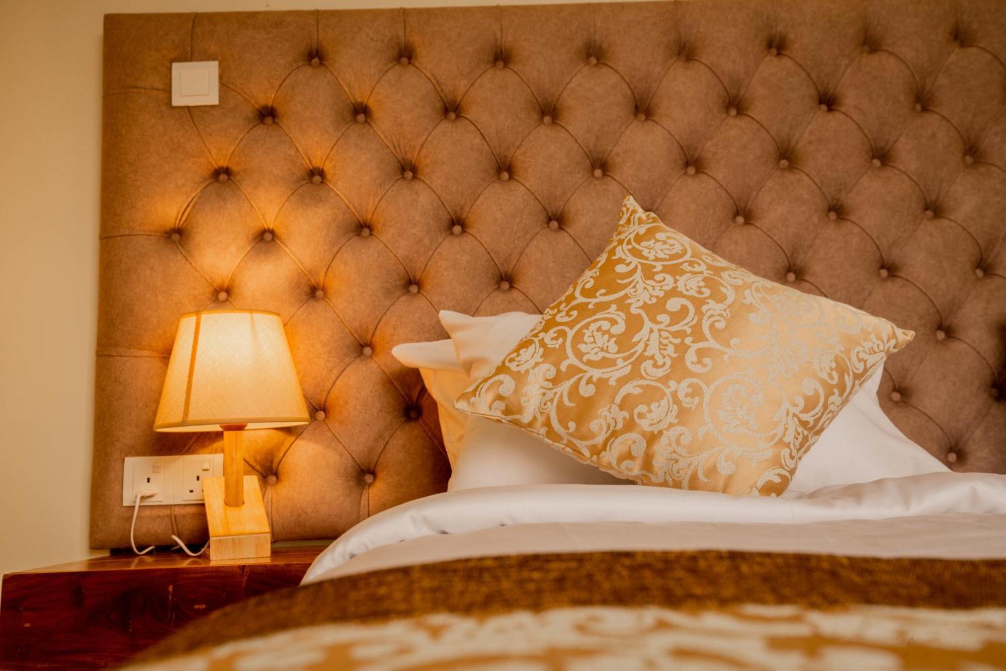 Manthra Leisure Hotel Канди Екстериор снимка