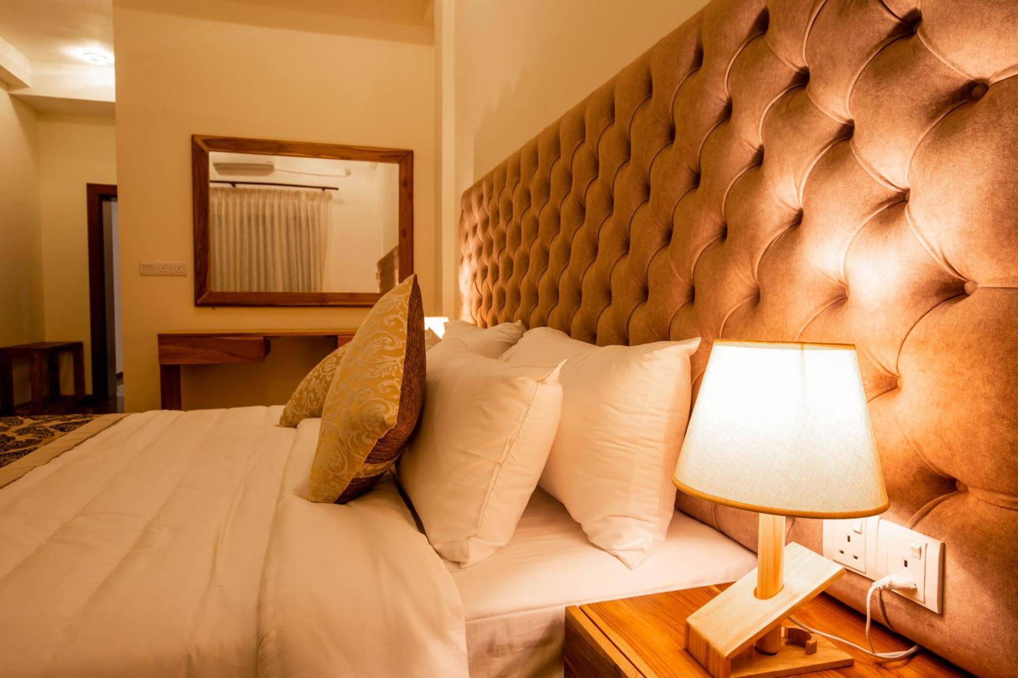 Manthra Leisure Hotel Канди Екстериор снимка
