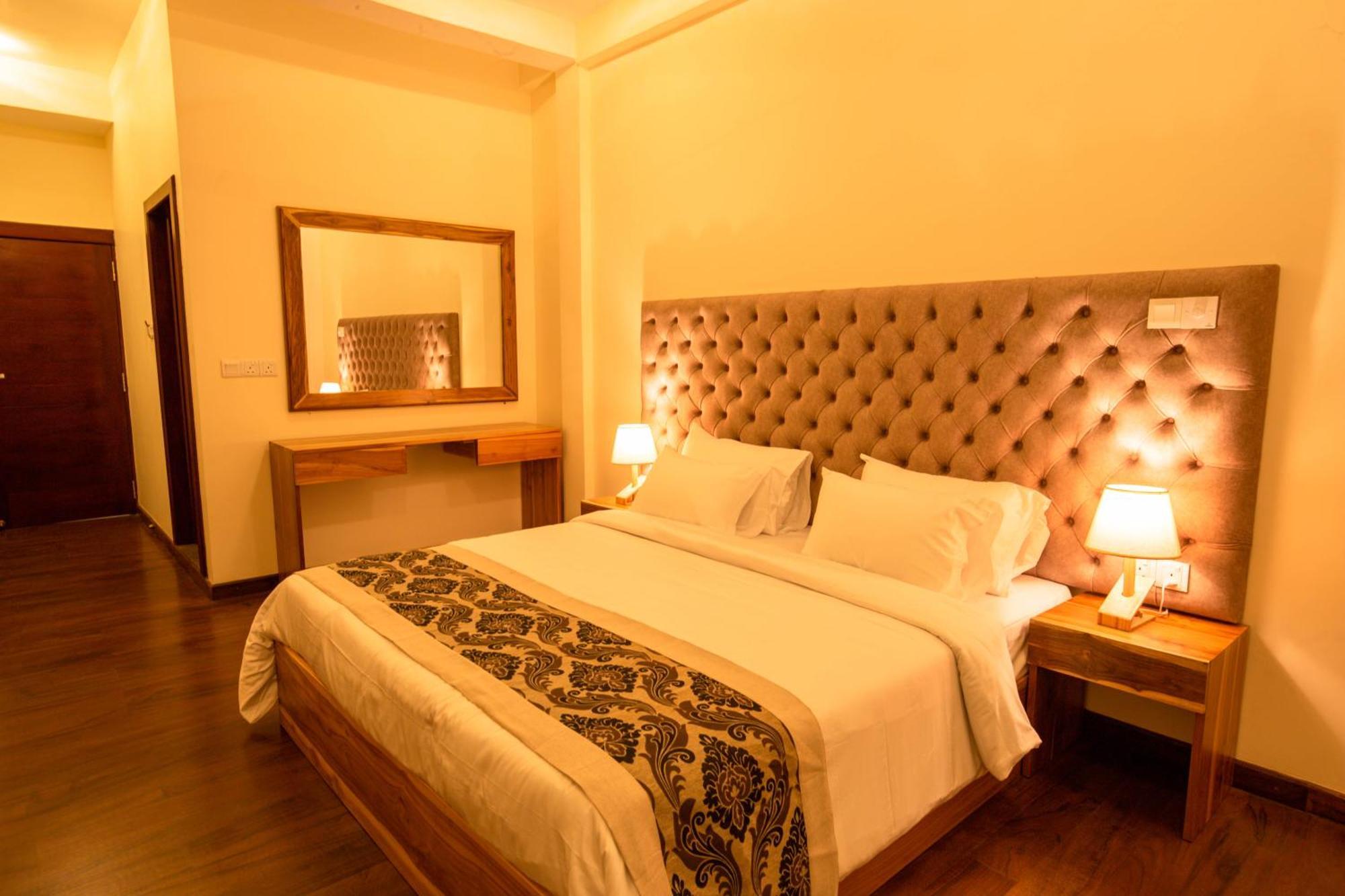 Manthra Leisure Hotel Канди Екстериор снимка