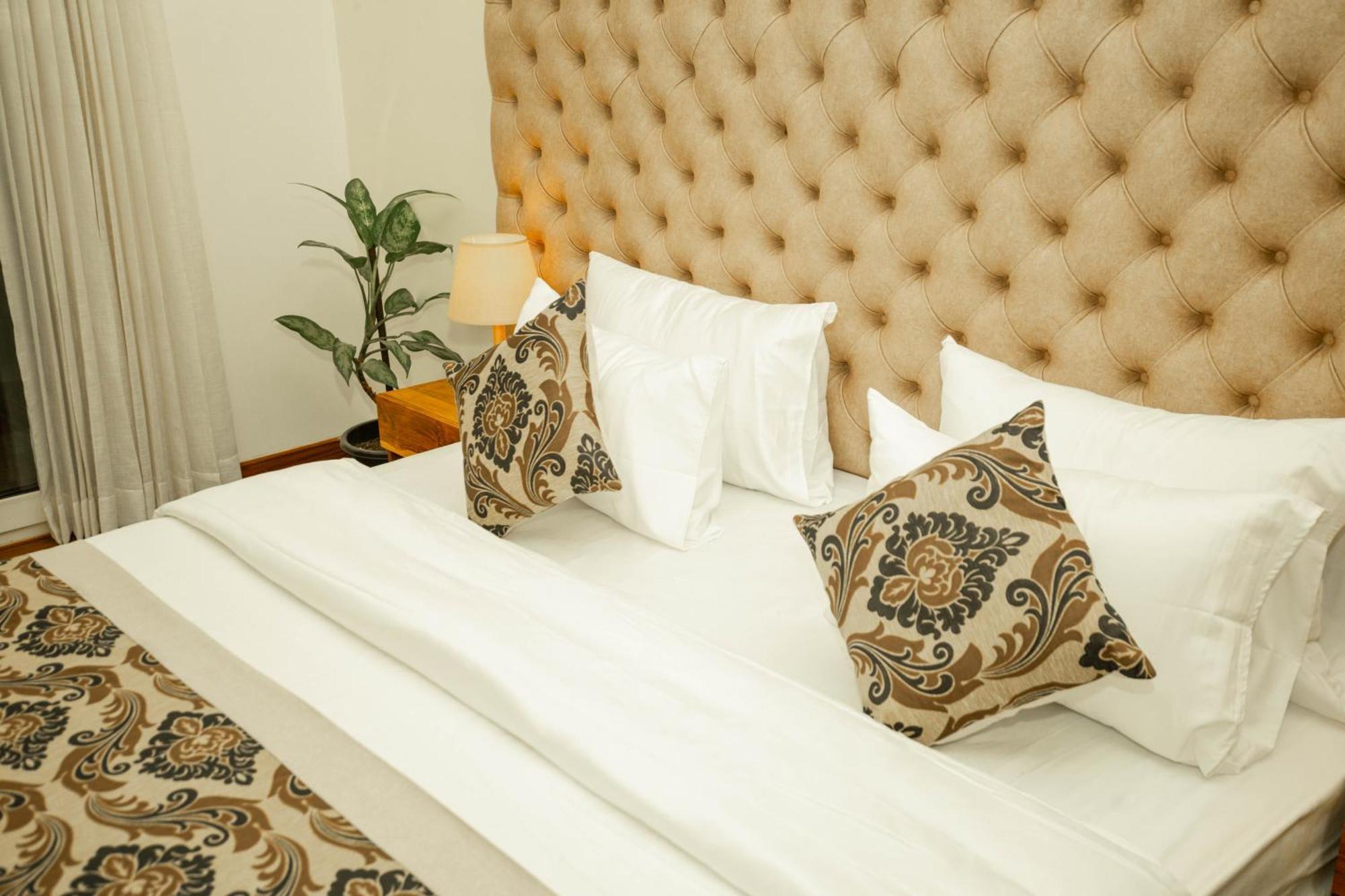 Manthra Leisure Hotel Канди Екстериор снимка